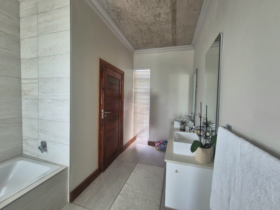 5 Bedroom Property for Sale in Welgelegen Western Cape